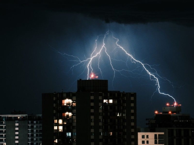 Como funciona um sistema de para-raios e quando ele deve ser revisado